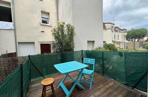 Sartrouville Apartment | Studio with Terrace near RER A and L to Paris & La Défense