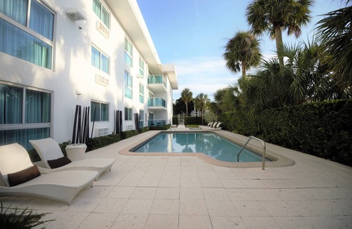 Bal Harbour Apartment | Studio with Two Queen Beds and Kitchenette, Steps away from Bal Harbour Beach