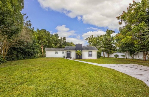 Orlando House | Studio with Wi-Fi + Pet-Friendly