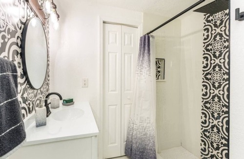Orlando House | Studio with Wi-Fi + Pet-Friendly