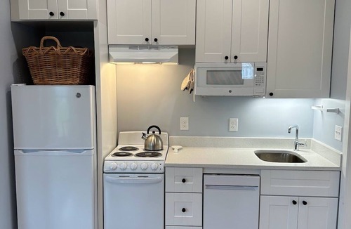 York Beach Apartment | Studio, York Manor, Short Sand Beach