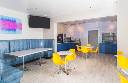 St. Robert Hotel | Studio Z, an Ascend Collection Hotel