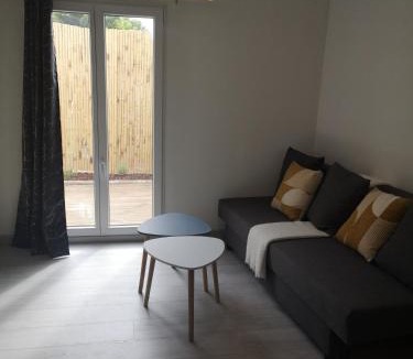 Candillargues House | Studio zen au calme avec piscine partagée