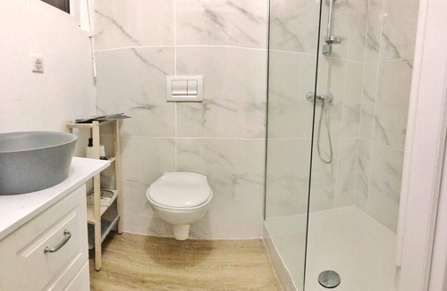 Bassins a Flot Apartment | Studio Zen Sobre Chic