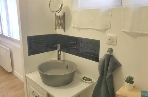 Bassins a Flot Apartment | Studio Zen Sobre Chic