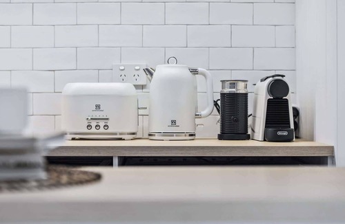 Bondi Junction Apartment | Studio3: Chic Bondi Abode with Pool & A/C