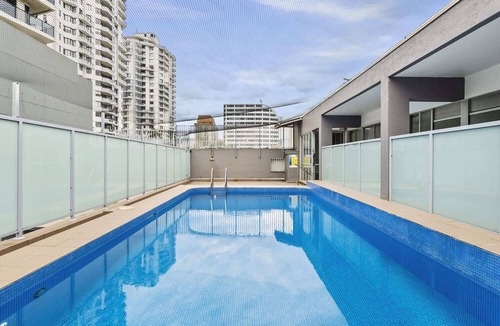 Bondi Junction Apartment | Studio3: Chic Bondi Abode with Pool & A/C