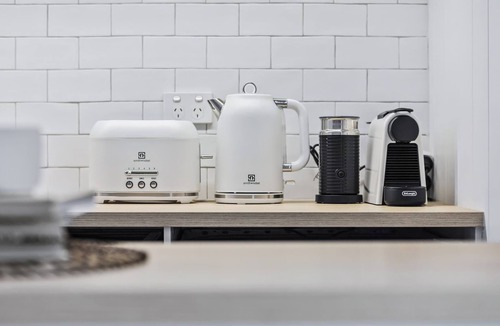 Bondi Junction Apartment | Studio3: Chic Bondi Abode with Pool & A/C