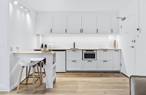 Bondi Junction Apartment | Studio4: Bondi Chic Interiors with Rooftop Pool