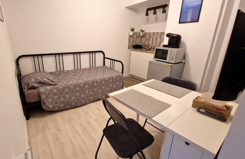 Groslay Apartment | StudioGris - Charment Private Space close to Paris