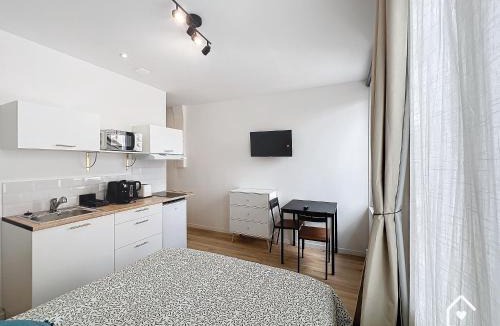 Chatellerault Apartment | Studios - 1 min Gare Chatellerault - Entrée Autonome -