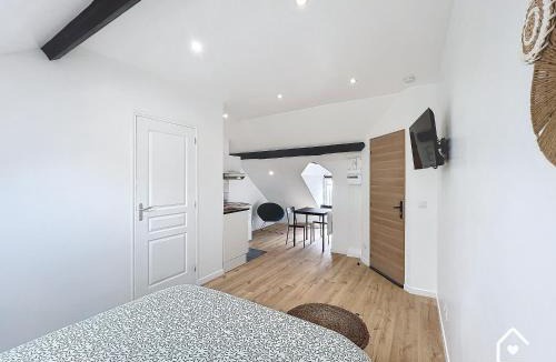 Chatellerault Apartment | Studios - 1 min Gare Chatellerault - Entrée Autonome -