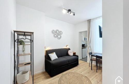 Chatellerault Apartment | Studios - 1 min Gare Chatellerault - Entrée Autonome -