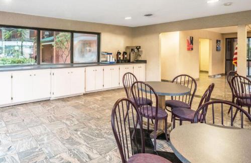 Emporia Hotel | Studios and Suites 4 Less Emporia