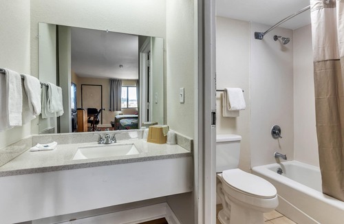Emporia Hotel | Studios and Suites 4 Less Emporia