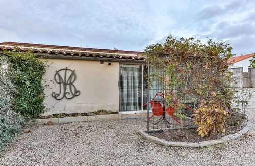 Les Herbiers Apartment | Studios Marie Barrault