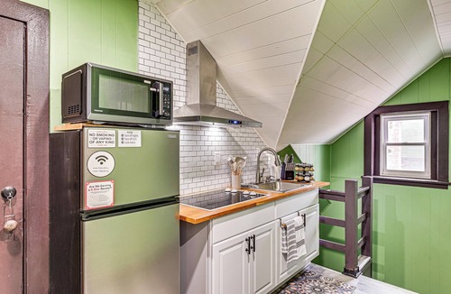 Stockade Historic District Apartment | Studious Escape Near Nott Memorial, Belmont Stakes