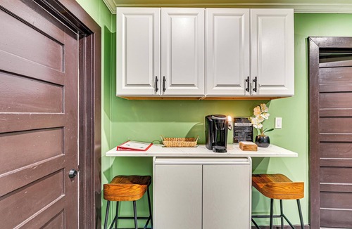 Stockade Historic District Apartment | Studious Escape Near Nott Memorial, Belmont Stakes