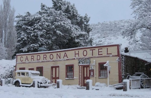 Cardrona Apartment | Study retreat in Cardrona