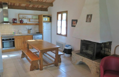 Blanquefort-sur-Briolance House | Stunning private villa for 4 people with private pool, WIFI, TV, terrace and pets allowed