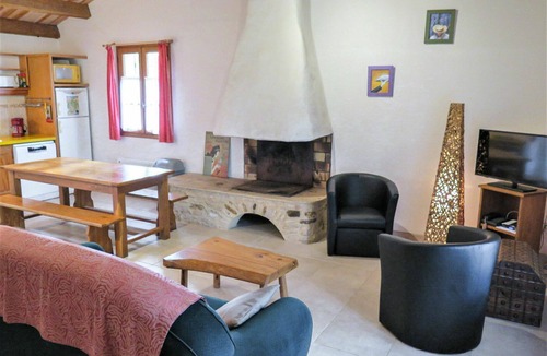 Blanquefort-sur-Briolance House | Stunning private villa for 4 guests with private pool, WIFI, TV, terrace and pets allowed