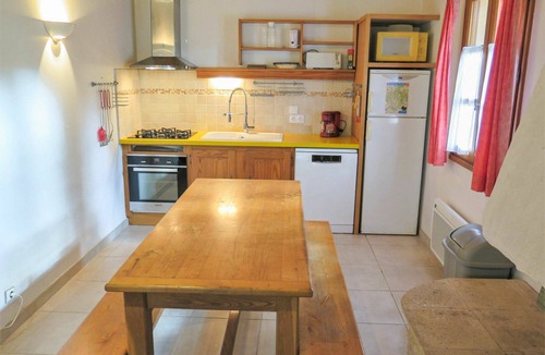Blanquefort-sur-Briolance House | Stunning private villa for 4 guests with private pool, WIFI, TV, terrace and pets allowed