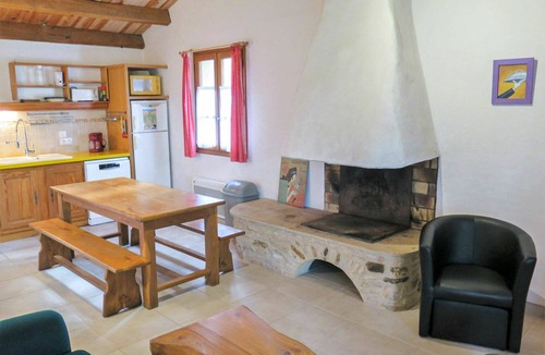 Blanquefort-sur-Briolance House | Stunning private villa for 4 guests with private pool, WIFI, TV, terrace and pets allowed