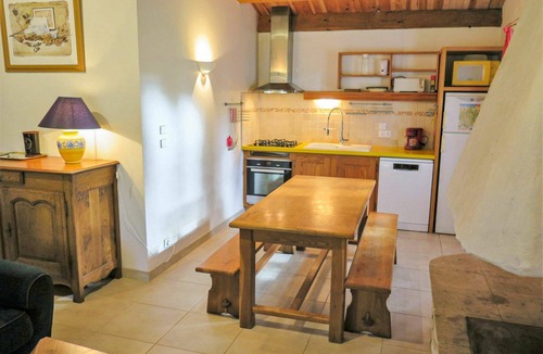Blanquefort-sur-Briolance House | Stunning private villa for 4 guests with private pool, WIFI, TV, terrace and pets allowed