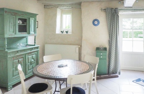 Saint-Laurent-de-la-Salle Villa | Stunning villa for 6 guests with pool, TV, patio, pets allowed and parking