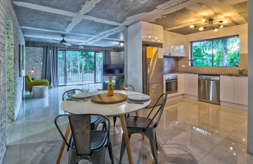 Torquay Apartment | Stunner 2 min walk to beach & cafes