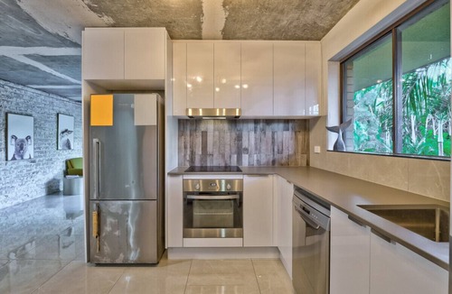 Torquay Apartment | Stunner 2 min walk to beach & cafes