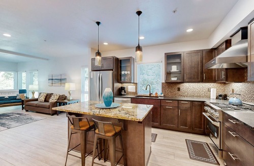 Gold Beach Apartment | Stunner apt with fireplace, grill, partial ocean views & partial AC