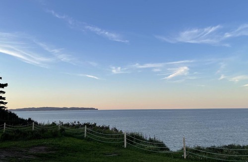 Le Rocher-Perce Regional County Municipality House | Stunning Oceanfront Cottage