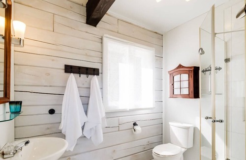 Pontiac House | Stunning waterfront getaway w/ hot tub, sleeps 10!