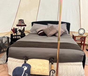 Conroe House | Stunning 1-Bed Glamping Tent in Cleveland