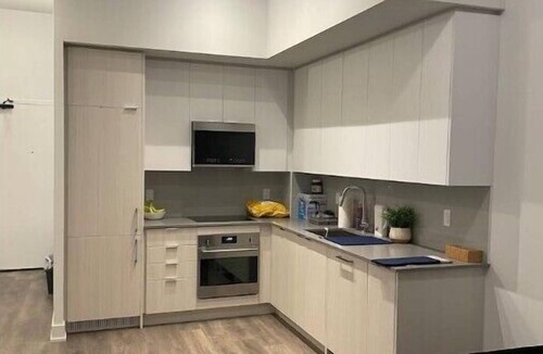 Oakville Apartment | Stunning 1 Bedroom+Den Condo .n