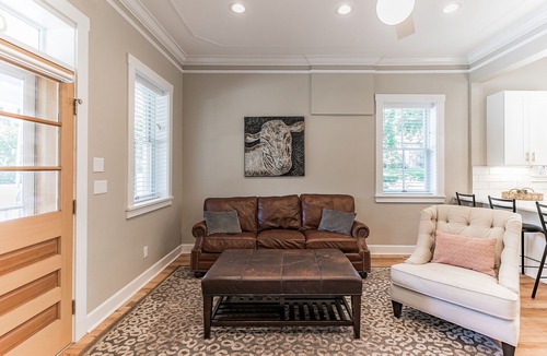 St. Charles House | Stunning 1890's Home - Sleeps 8!