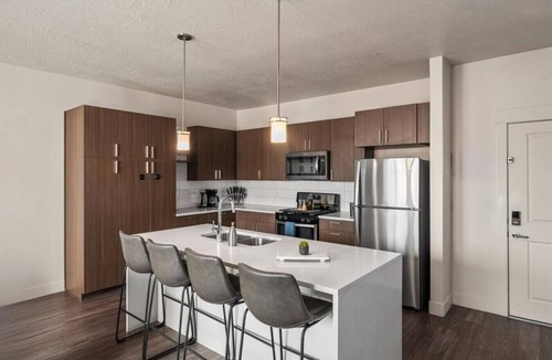 Rio Grande Apartment | Stunning 1BD Pool/Htub/Gym Near Convention Centre