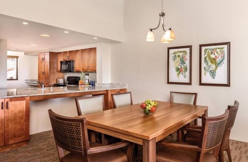 Kahaluu-Keauhou Condo | Stunning 1BR Condo Kona Coast with Hot Tub