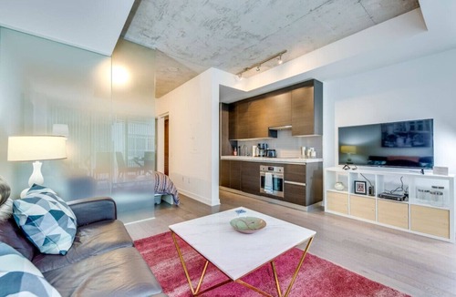 Fashion District Apartment | Stunning 1BR Executive Suite in Popular King West