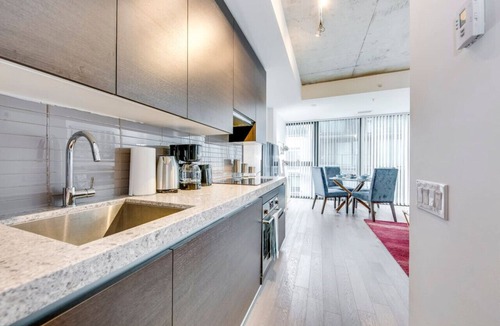 Fashion District Apartment | Stunning 1BR Executive Suite in Popular King West