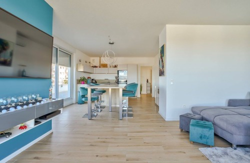 Poteries Apartment | Stunning 1BR Flat with Terrace and private parking
