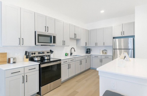Sherman Apartment | Stunning 1BR Getaway w/Gym, Washer/dryer + Pool