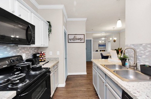 Humble Apartment | Stunning 1BR1.5BA located near IAH airport