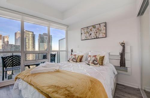 Downtown Toronto Apartment | Stunning 2 BD in heart of Toronto with Parking