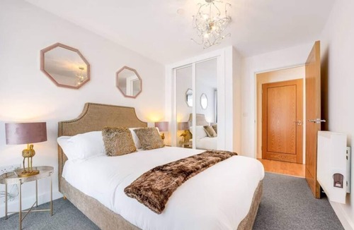 Redhill Apartment | Stunning 2 Bed 1 Bath Flat in Central Redhill