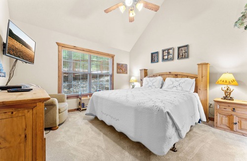 Branson West Cabin | Stunning 2 bed, 2 bath lodge located at Stonebridge Resort! Close to Branson!