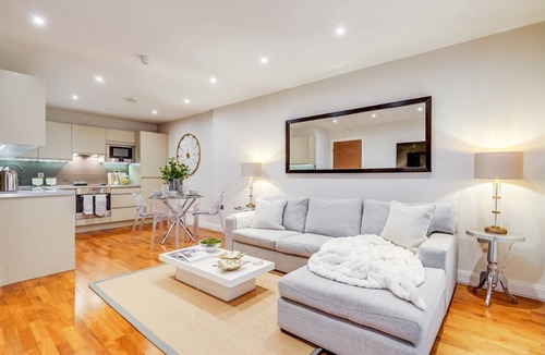 Chelsea Harbour Apartment | Stunning 2 bed 2 bath in Battersea!