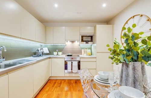 Chelsea Harbour Apartment | Stunning 2 bed 2 bath in Battersea!