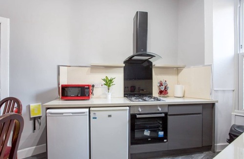 Tollcross Apartment | Stunning 2-Bed Apartment in Central Edinburgh